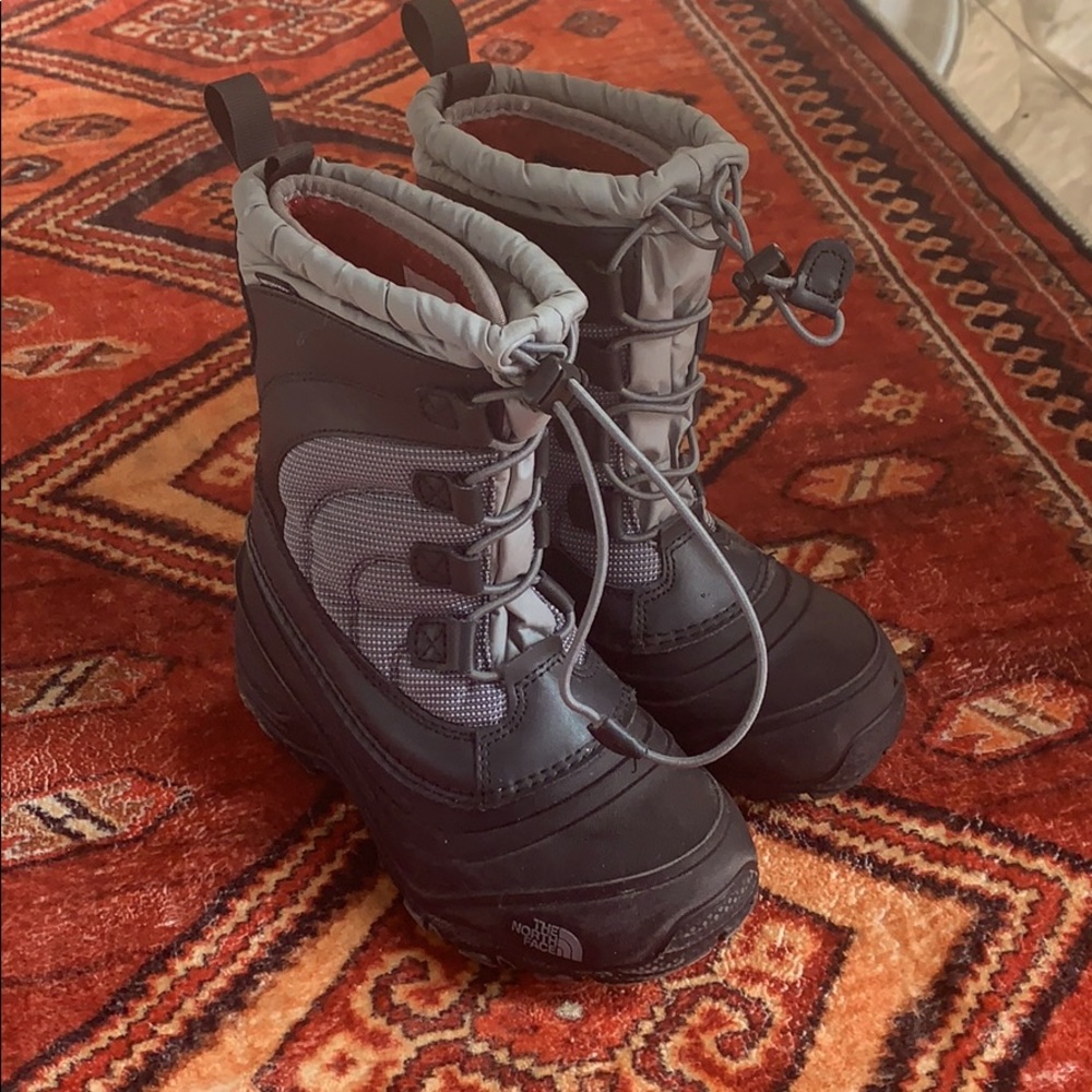 Snow boots